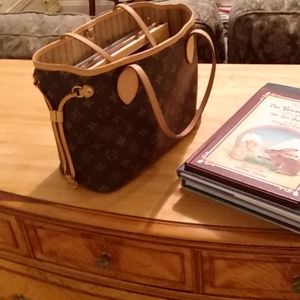 Authentic Louis Vuitton Neverfull MM